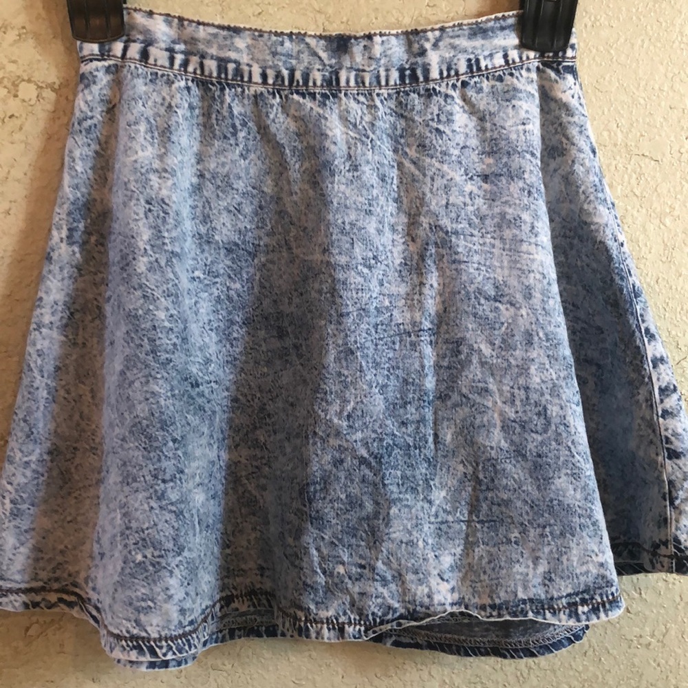 Vintage acid wash denim skirt Size Junior 9 A-line Wavy hemline lightweight EUC